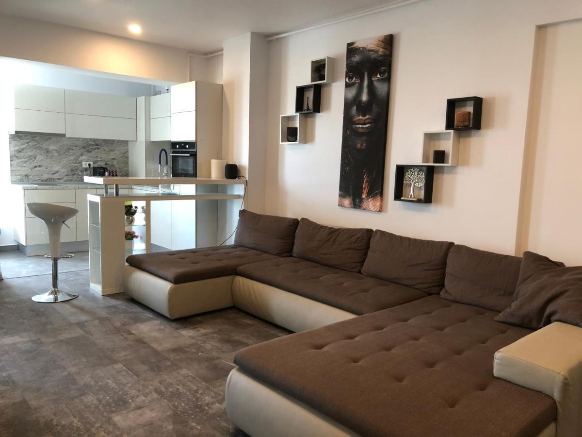 Luxury Westpark 2 Residence Lake View W6 Bukares Bagian luar foto