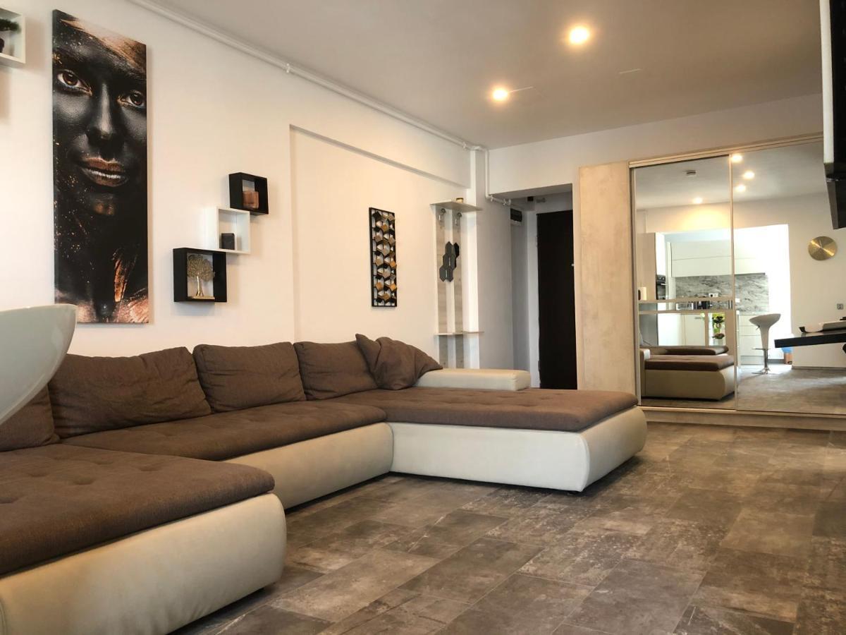 Luxury Westpark 2 Residence Lake View W6 Bukares Bagian luar foto