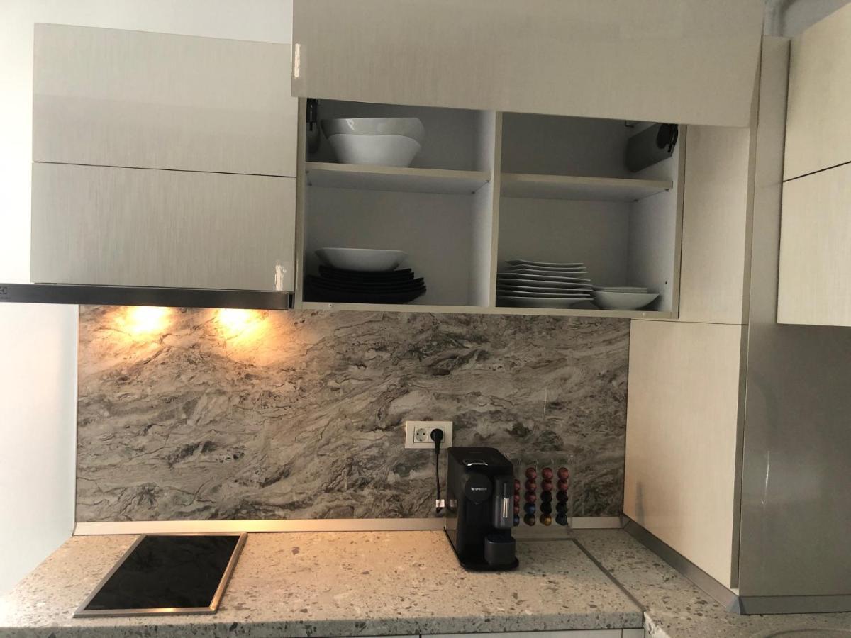 Luxury Westpark 2 Residence Lake View W6 Bukares Bagian luar foto