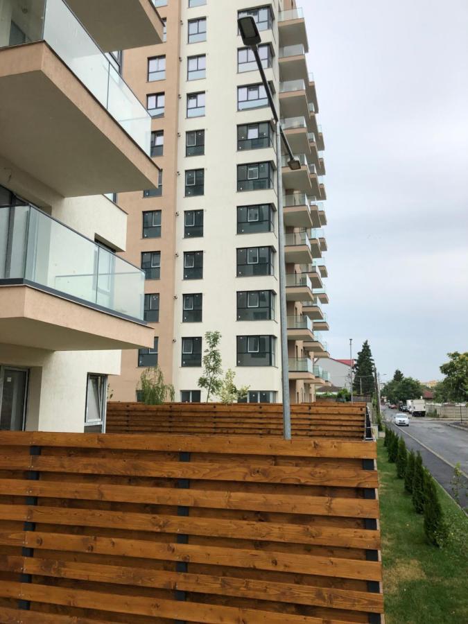 Luxury Westpark 2 Residence Lake View W6 Bukares Bagian luar foto