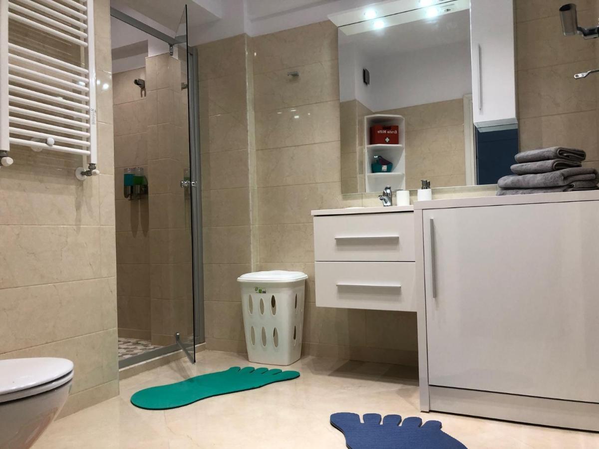 Luxury Westpark 2 Residence Lake View W6 Bukares Bagian luar foto