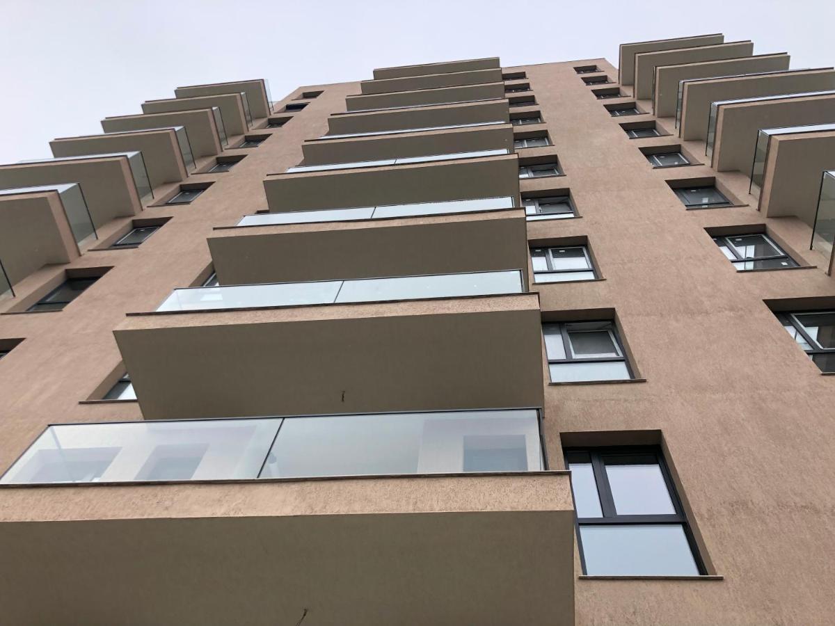 Luxury Westpark 2 Residence Lake View W6 Bukares Bagian luar foto