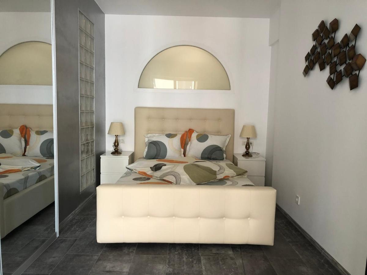 Luxury Westpark 2 Residence Lake View W6 Bukares Bagian luar foto